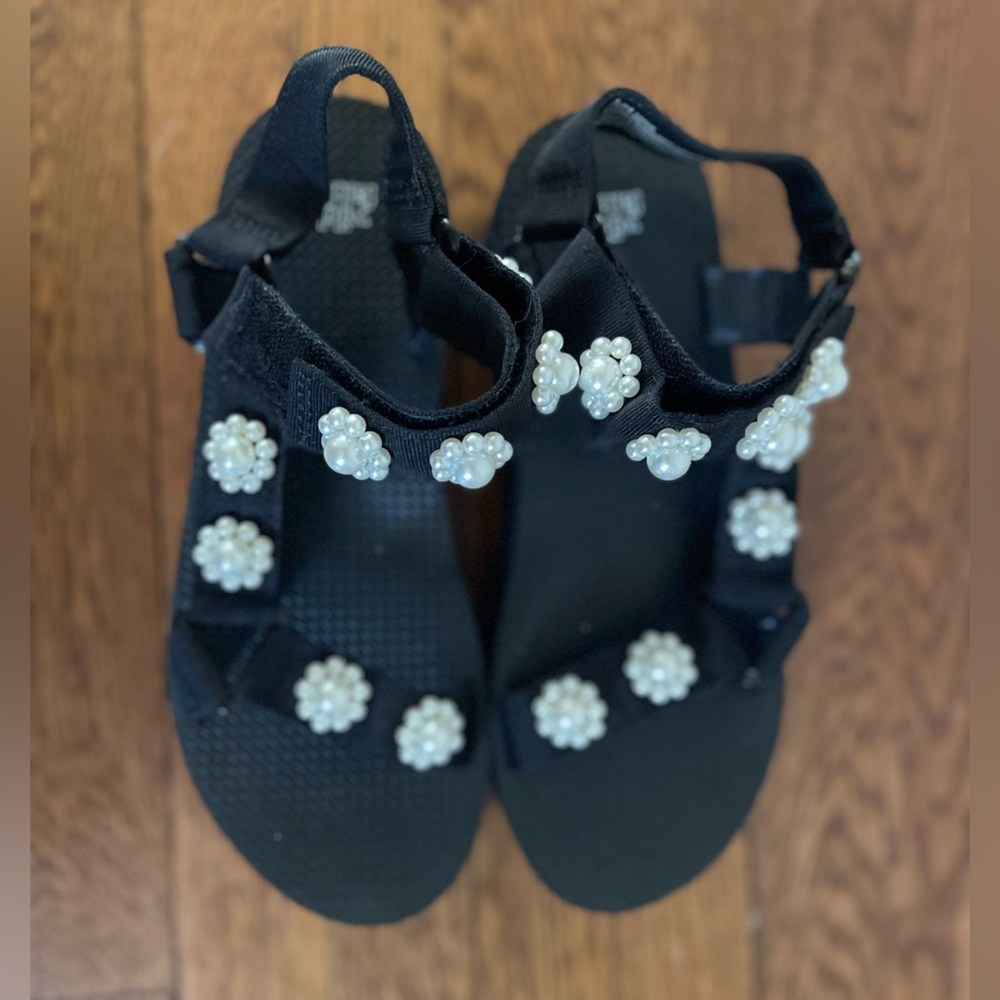 Black Sandals with Pearl Embellishments Size 10 - Picture 3 of 3